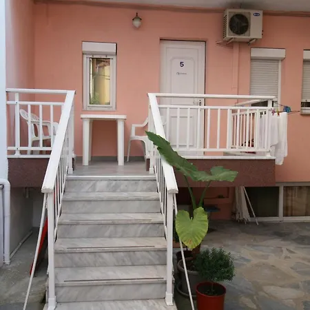 Ξενοδοχείο με διαμερίσματα Center 3*