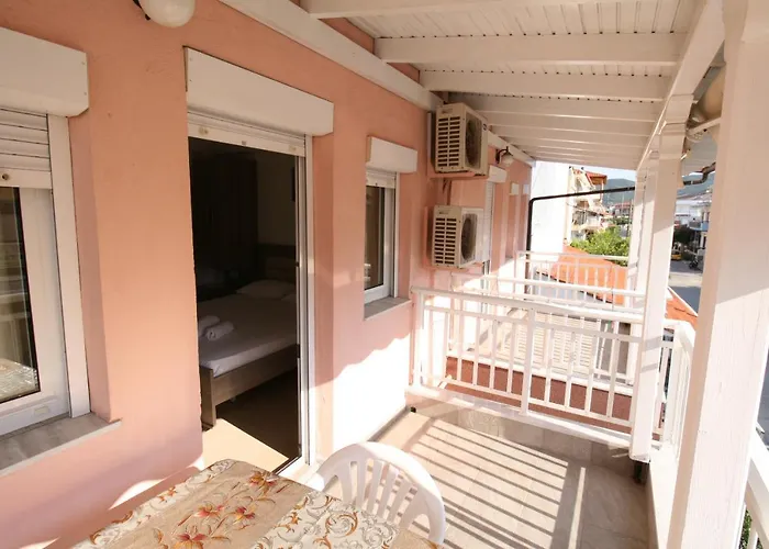 Center Apartmanhotel 3*