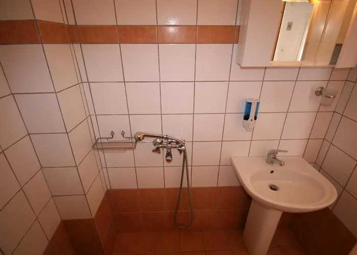 Center Apartmanhotel Szárti
