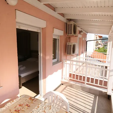 Center Aparthotel 3*