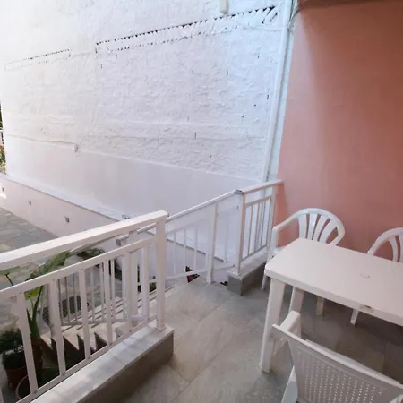 Center Aparthotel 3*