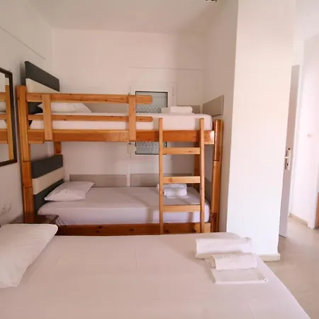 Aparthotel Center 3*