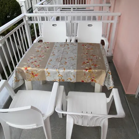 Center Aparthotel Sarti