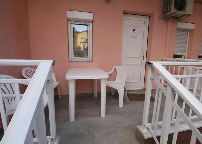 Center Aparthotel Sarti