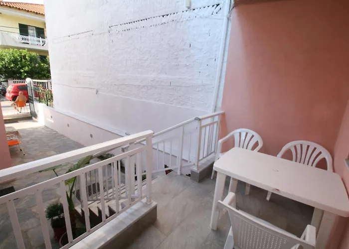 Center Aparthotel 3*